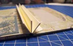 Gatefold Mini Scrapbook - close up of spine